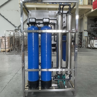 0.5 Ton Peralatan Pengolahan Air Osmosis Reverse Dua Tahap Dengan Warna Botol Biru